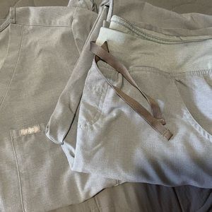 FIGS Dark Space Grey scrub set M catarina one pocket top M TALL Kade bottoms